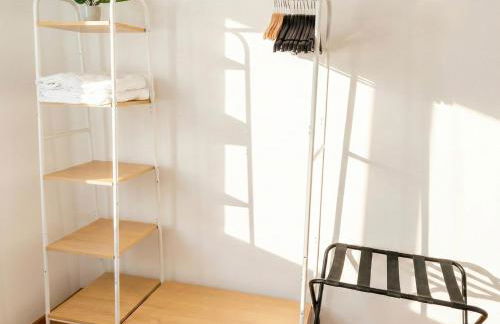 KATIES Apartments bei Regensburg - 3 Zimmer, 6 Personen, Infrarot-Sauna, Disney Plus, Balkon, Grill & Parkplatz - Foto 16