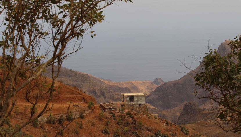Fazendo trilha na Serra da Malagueta