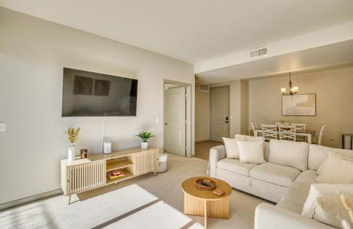 By Seaport Village and Navy Base! Chic Condo with Pool - Foto 8