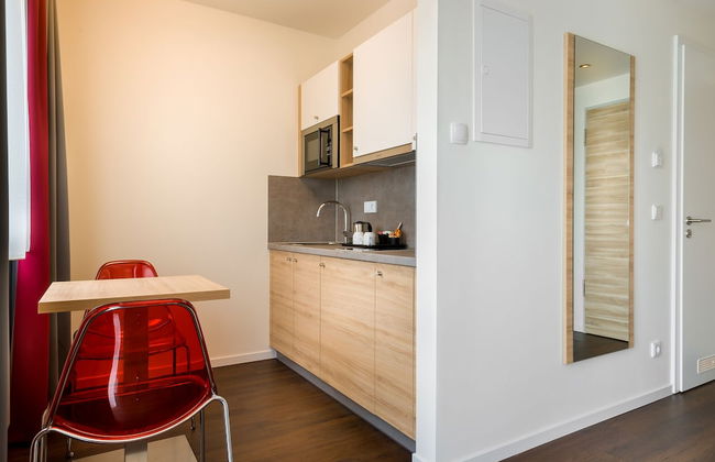 Signature East Hotel Apartment - Photo 32