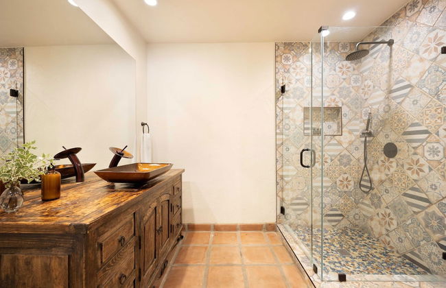 Starlight Estate by Avantstay 26 People! Architectual Mansion w/ Pool, Tennis Court, Game Room - Photo 45