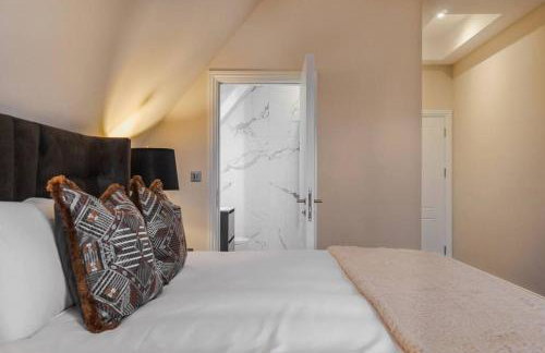 Luxury Penthouse - Castle Views - 2 Bed & Parking - By Tempstay - Photo 3