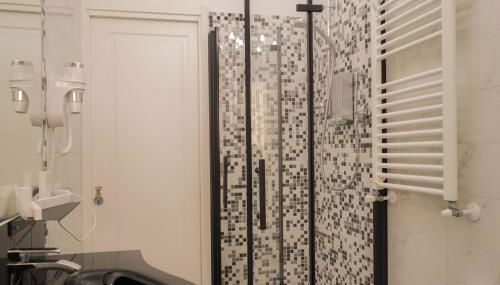 Charlemagne - Foto 5, Shower