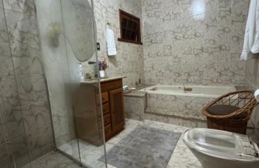 Charming Colonial Countryside Home with Wifi - Foto 8