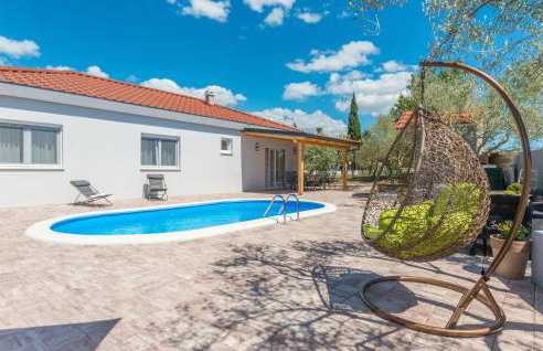 3 Bedroom Cozy Home In Sikovo - Foto 15