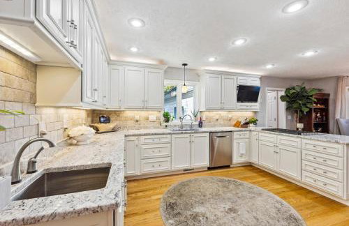 Hoosier Estate - Steps to IU - Photo 48