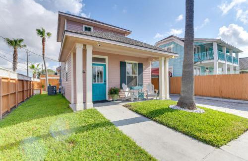 Walk to Beach Family Home with Patio in Galveston - Foto 1