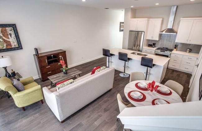 Upscale 2 bedroom Dallas TownHome - Foto 14