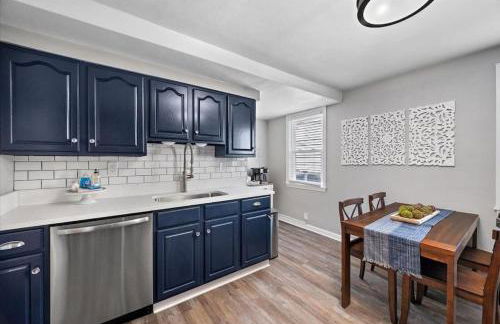 Cozy Southside Pitt home w/ Pool Table +Yard - Foto 7