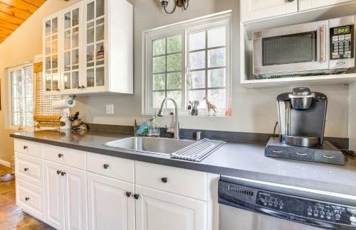 Peaceful Vista House with Gas Grill 1 Mi to Dtwn! - Foto 10