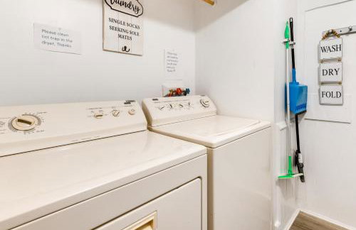 Steps to Crystal Lake Spacious Retreat with Views - Foto 17