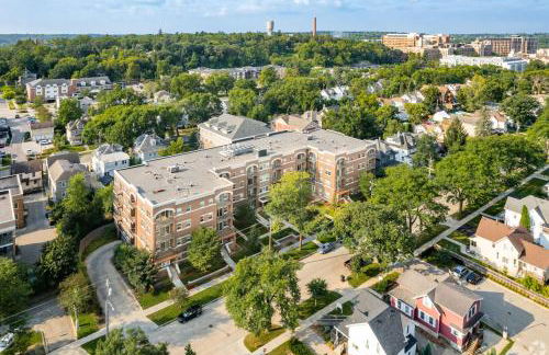 HUGE New Apartment, Free Parking, Near Mayo! - Foto 18