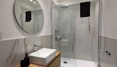 Bright and Spacious Elegant Apartment 5 min Airport - Foto 5, towels, Shower