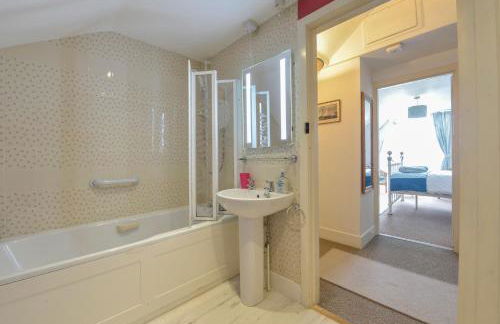 Regatta Cottage - Photo 25