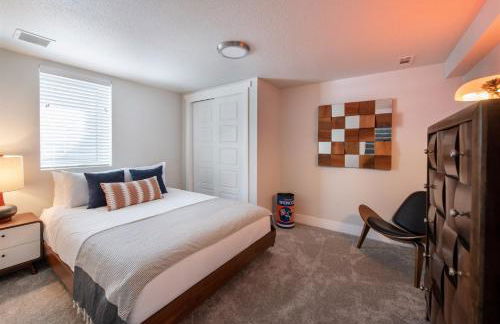 Mid-Century Modern Home - Hot Tub and Game Room - Foto 18