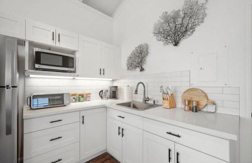 Distinguished Oceanfront Point Estate with Iconic Beach Mountain Vistas - Foto 61