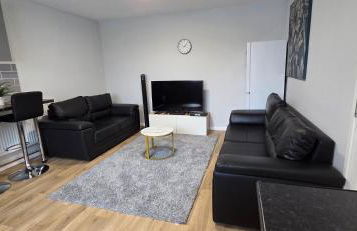 Reardon near warwick hospital, free parking, fast wifi, sleeps 5 - Foto 2