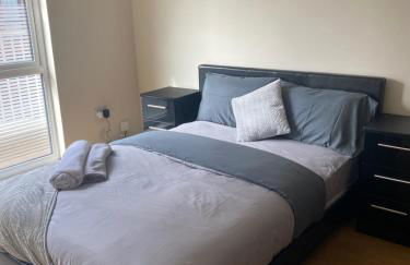 4 Bed House - Sleeps 8 - Wifi - Parking - Foto 10