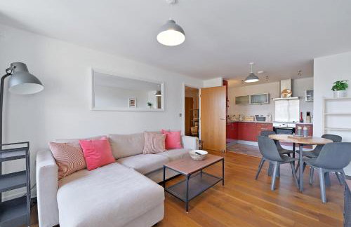 The Vizion serviced apartments from Pincott Properties - free parking, private balcony, and WiFi - Photo 9