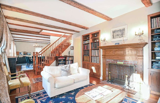 4 BDR w/ Private Hot Tub, Backyard and Deck! - Photo 15