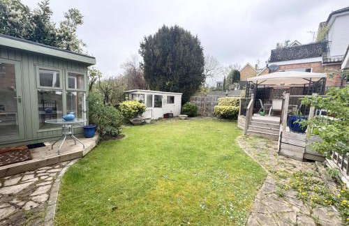 3 Bed with parking, ideal for families - Photo 8