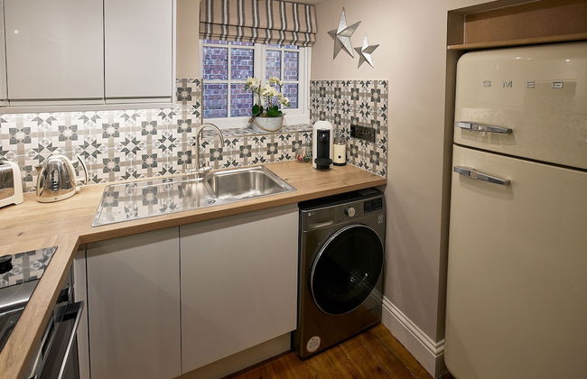 Host Stay The Green Door - Photo 8