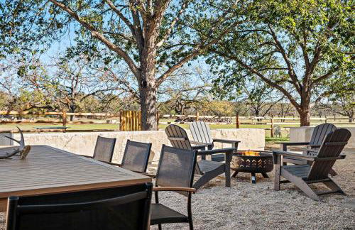 Relaxing Hill Country Home with Outdoor Fire Pit - Photo 7