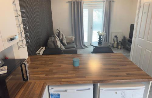 2 bedroom Modern House - Foto 1