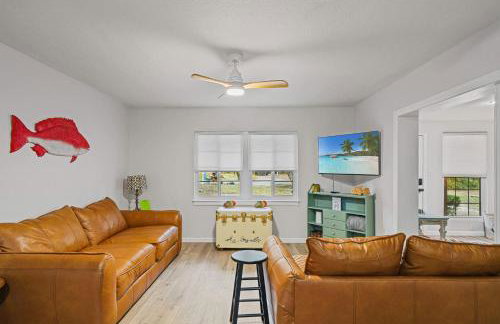 Coastal Home Family Friendly 2 Miles to Beach - Foto 4