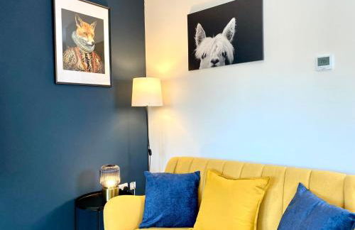 Stunning NEW Large 3 bedroom House - 5 Minutes to the nearest Beach! - Great Location - Garden - Parking - Fast WiFi - Smart TV - Newly decorated - sleeps up to 7! Close to Poole & Bournemouth & Sandbanks - Foto 9