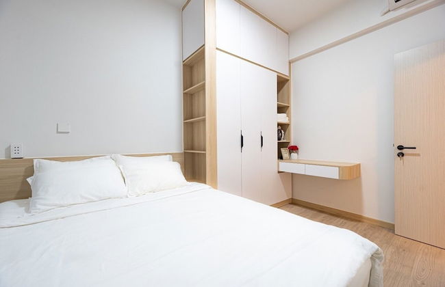 Happy Light Apartment in the Cardinal Court - Photo 10