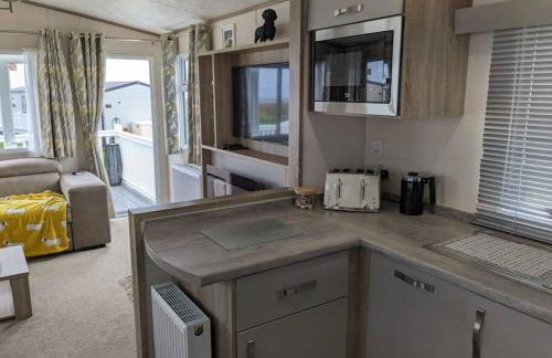 Beautiful Pet Friendly Southerness Caravan With Sea View & Decking Area - Foto 19