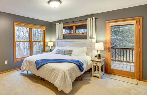 Private Lakefront Home with Game Room in Aurora! - Foto 14