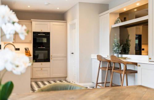 Luxury Four Bedroom Home Near Sandbanks - Photo 13