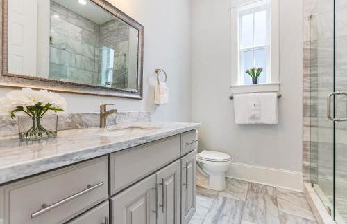 Hosteeva Brand New Condo with a Pool Steps to St Charles Ave - Foto 40