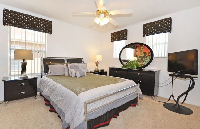 Pine Forest Chateau 5 Bedroom Home by RedAwning - Photo 11