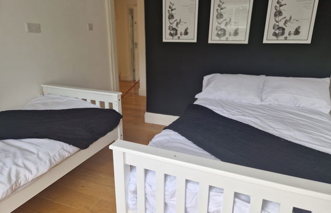 NEW! Grimsby Central, Spacious, 2 Bedrooms - Photo 16