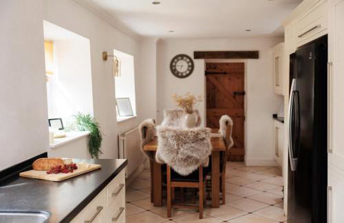 The Farmhouse with two hot tubs - Foto 47