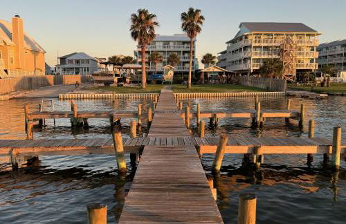 3BR Condo Gulf Views with Pool, Boat Launch and Dock - Photo 39