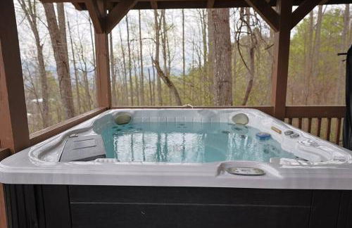 Red Roof-Cozy Cabin with Great Views, Hot Tub and near Bryson City - Foto 27