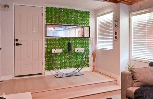 Relaxing Cozy Back House with Backyard - Foto 13