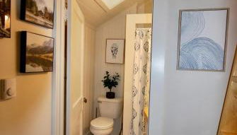 Cheerful Cottage with Loft Close to Everything 6 - Foto 3