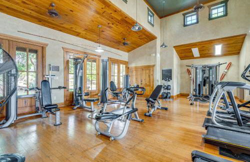 Scenic View! Lake Travis Cabin Near Pools and Marina - Foto 36