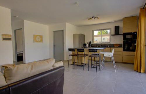 Villa de plain-pied au centre du village avec piscine privée - Foto 12