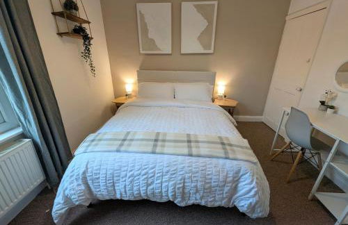 The Heritage Hideaway - King bed, Free parking, Walk to c-centre & Hospital - Foto 14