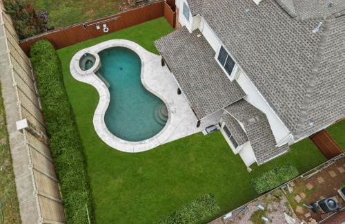 4BD Tropical Pool Oasis with a Game Room - Photo 49