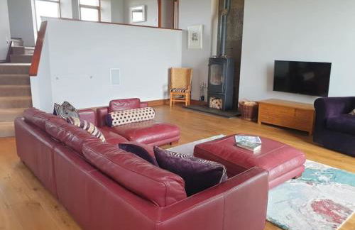 Exceptional 4 bed converted church with hot tub - Photo 9