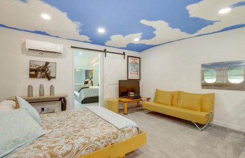 Aircraft Tours! Fly-In Hangar Apt in New Waverly - Foto 8