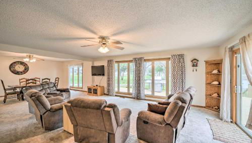 Kayaks and Boat Dock Waterfront Home in Grove - Foto 5