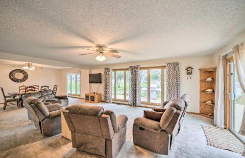 Kayaks and Boat Dock Waterfront Home in Grove - Foto 5